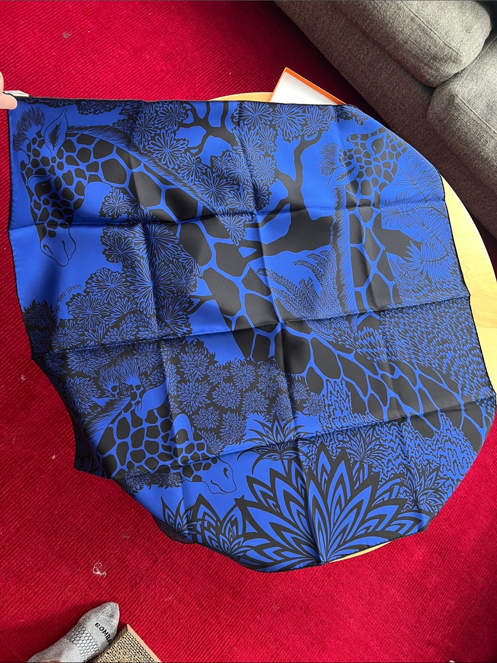 Hermes Silk Scarf The Three Graces Blue & Black Giraffe 90 cm - BNIB - Picture 1 of 7